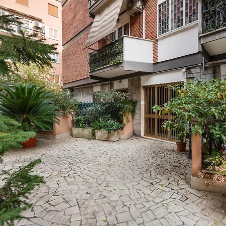 Апартаменты Dolce Luxury 4 Km Da Colosseo *